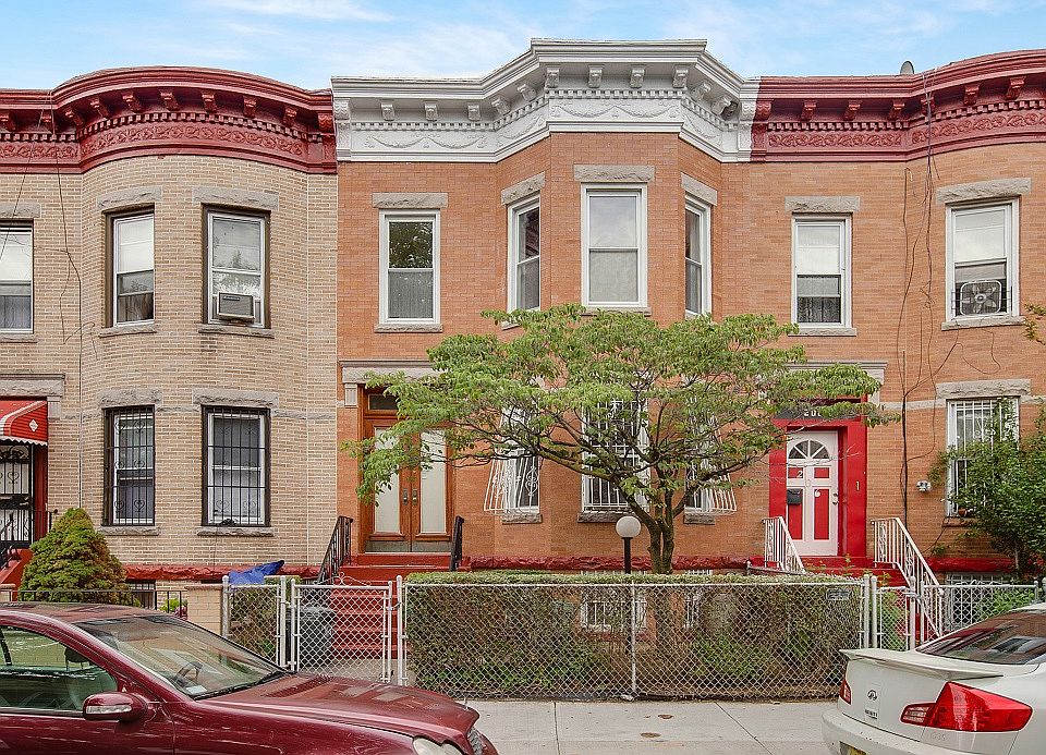 1st image of 208 E 31st St
