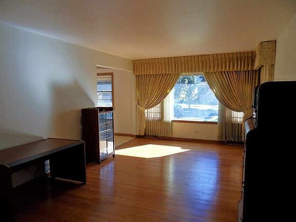 3rd image of 10430 S Ave E