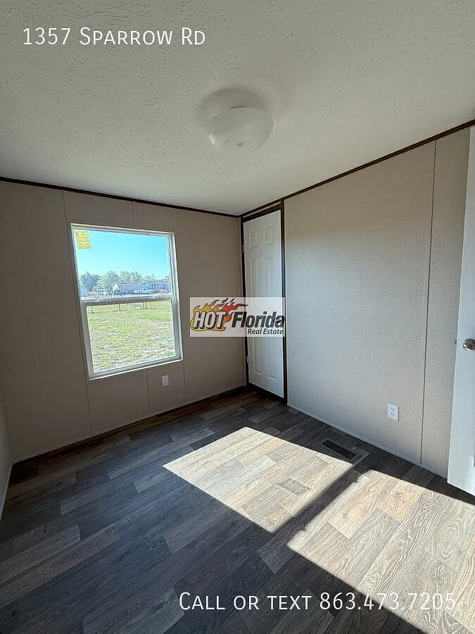 3-Bedroon and 2-Bathroom Mobile Home — Photo 2