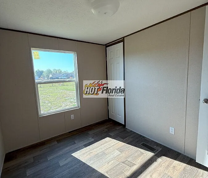 1357 Sparrow Rd — Photo 2