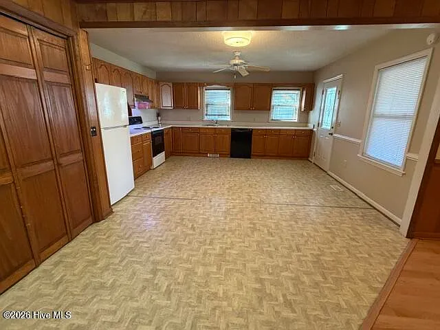 3 bed, 2.0 bath, $2,000 — Photo 3