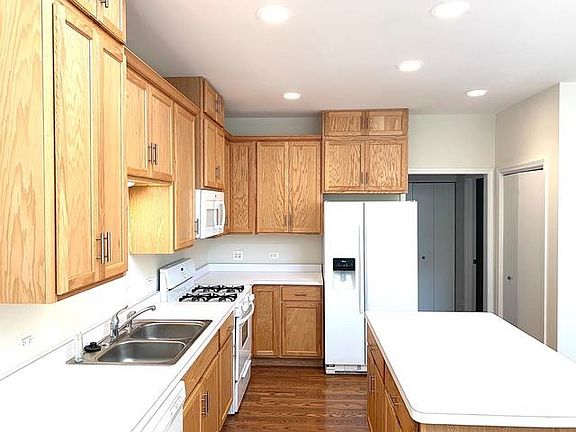 5th image of 262 N Smith St