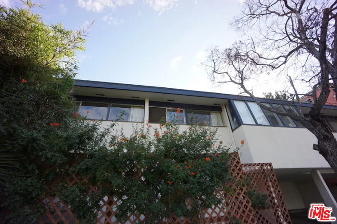 2 bed, 1.0 bath, 850 sqft, $2,880 — Photo 3