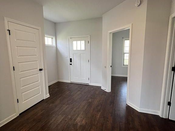 3rd image of 660 Elm St