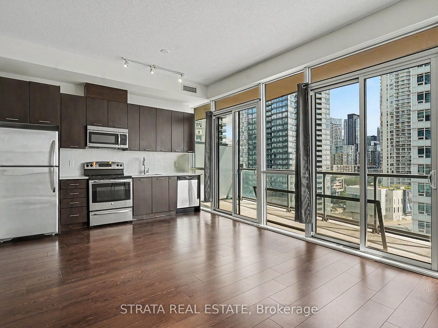 2 bed, $2,575 — Photo 1