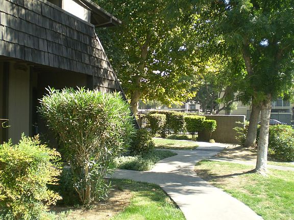 5th image of 1190 S Winery Ave Unit 101