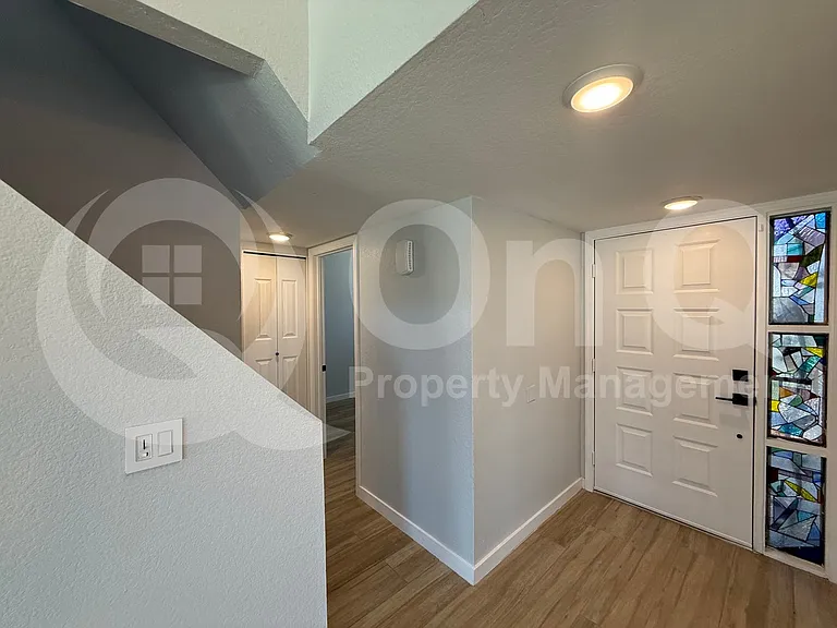 3037 W Monmouth St — Photo 10