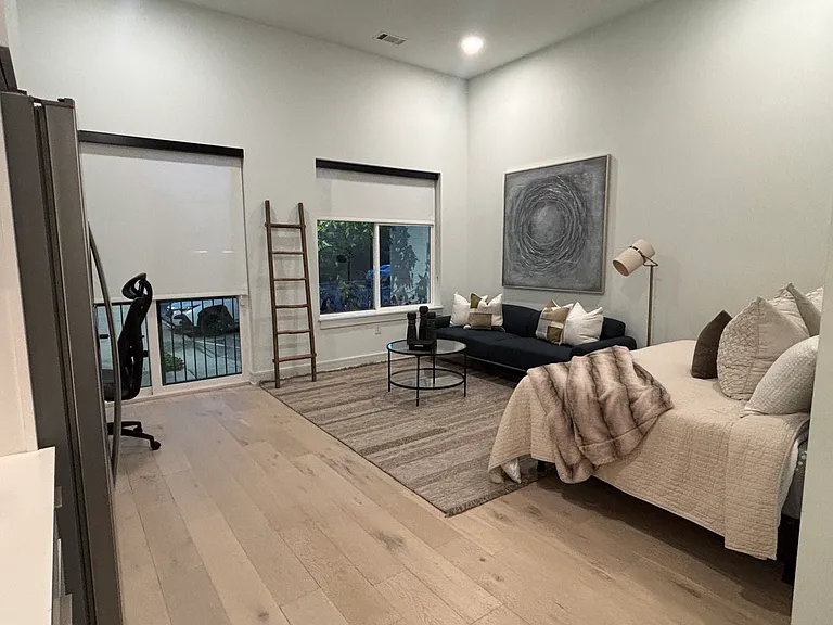 1125 10th Ave N #110 — Photo 1