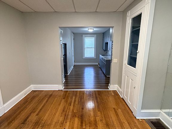 5th image of 476 Thompson Ave #1
