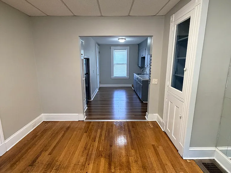 476 Thompson Ave #1 — Photo 5