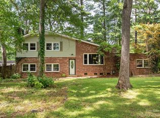524 Pineland Rd, Hendersonville, NC 28792