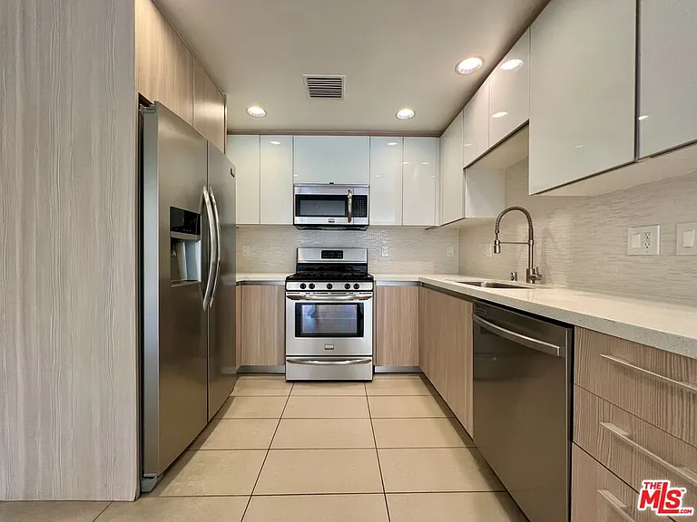 11715 W Bellagio Rd #204 — Photo 5
