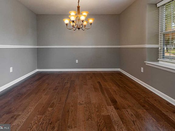 4th image of 160 Thornwood Dr