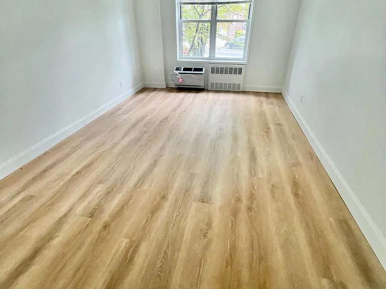 1910 Parsons Blvd #2H — Photo 12