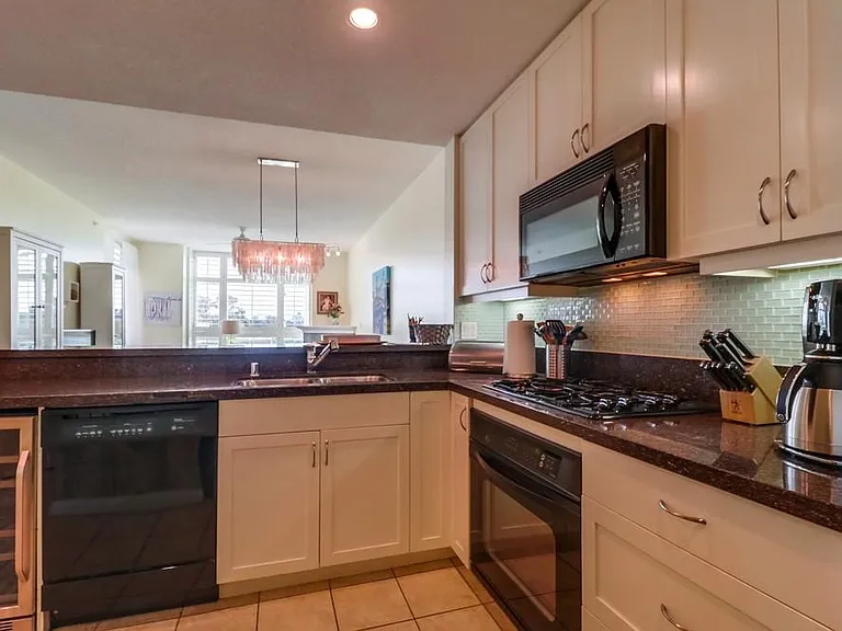850 Beech St — Photo 4