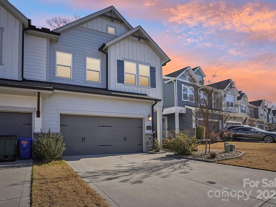 1st image of 2522 Lola Ave