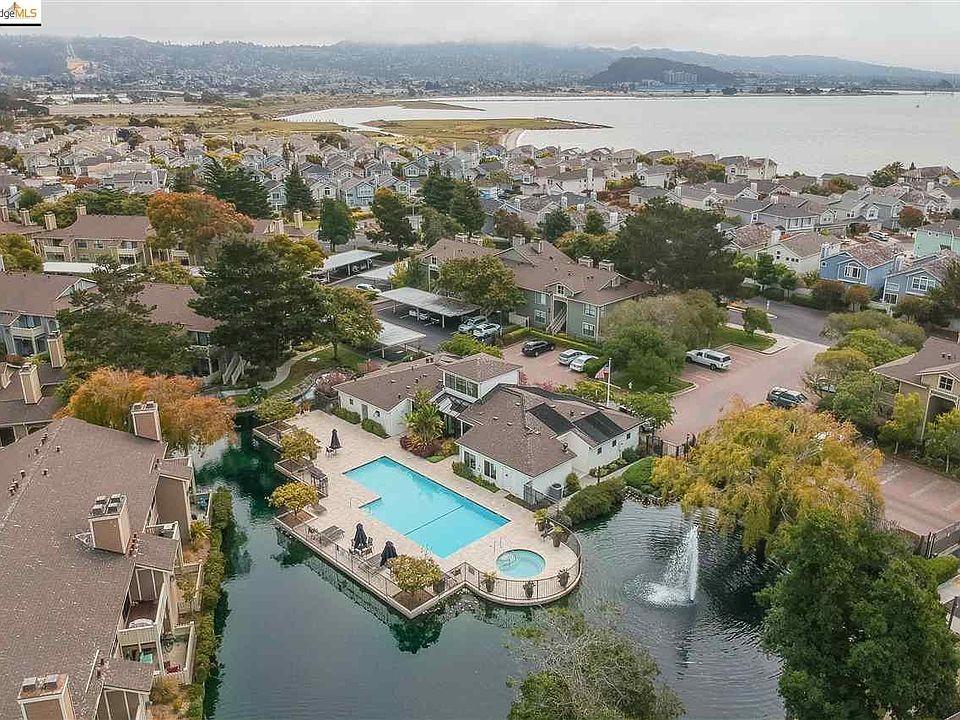 1st image of 208 Shoreline Ct