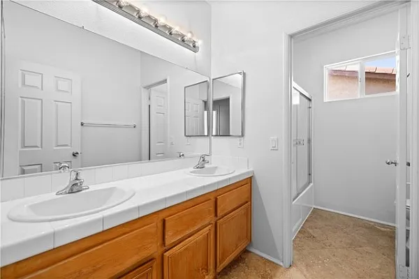 39221 Chantilly Ln — Photo 13