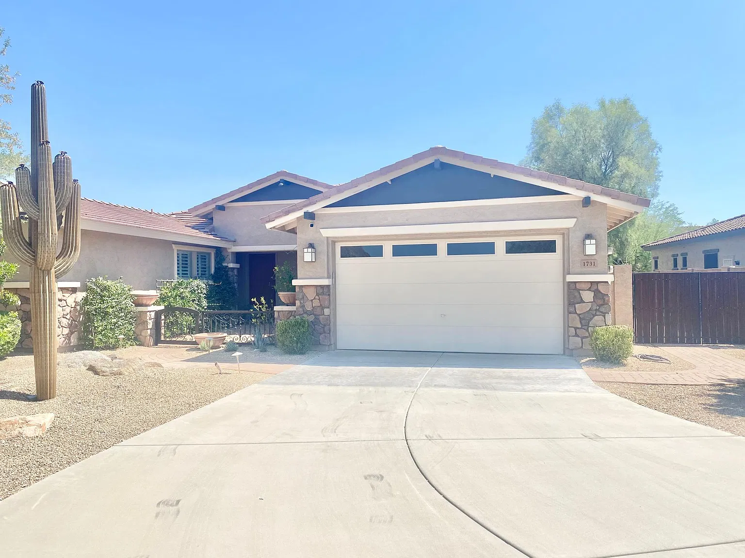 4 bed, 2.5 bath, 2908 sqft, $3,900 — Photo 2