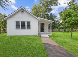 58 Florence Ave, Smithtown, NY 11787