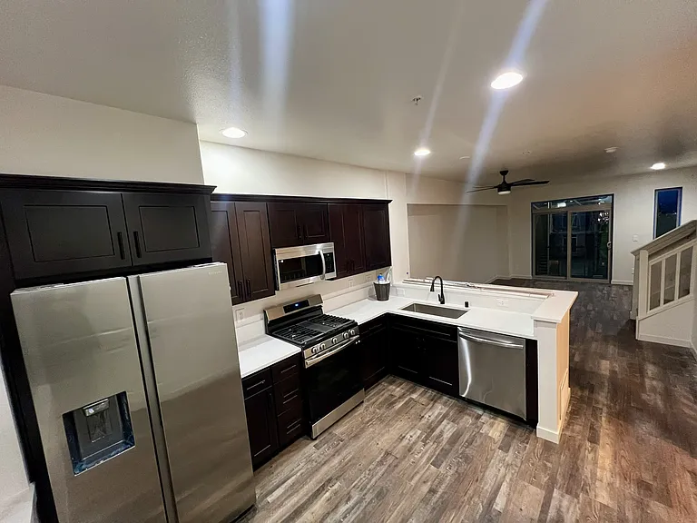 2120 Yakima Ave — Photo 8
