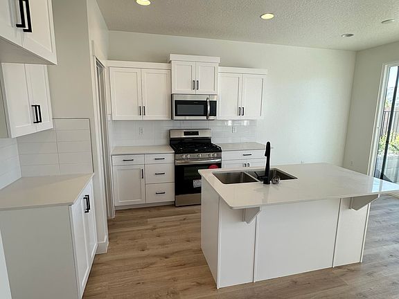 4th image of 2892 E Sunrider Ln