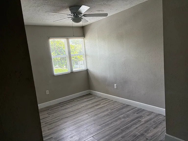 431 N L St — Photo 7