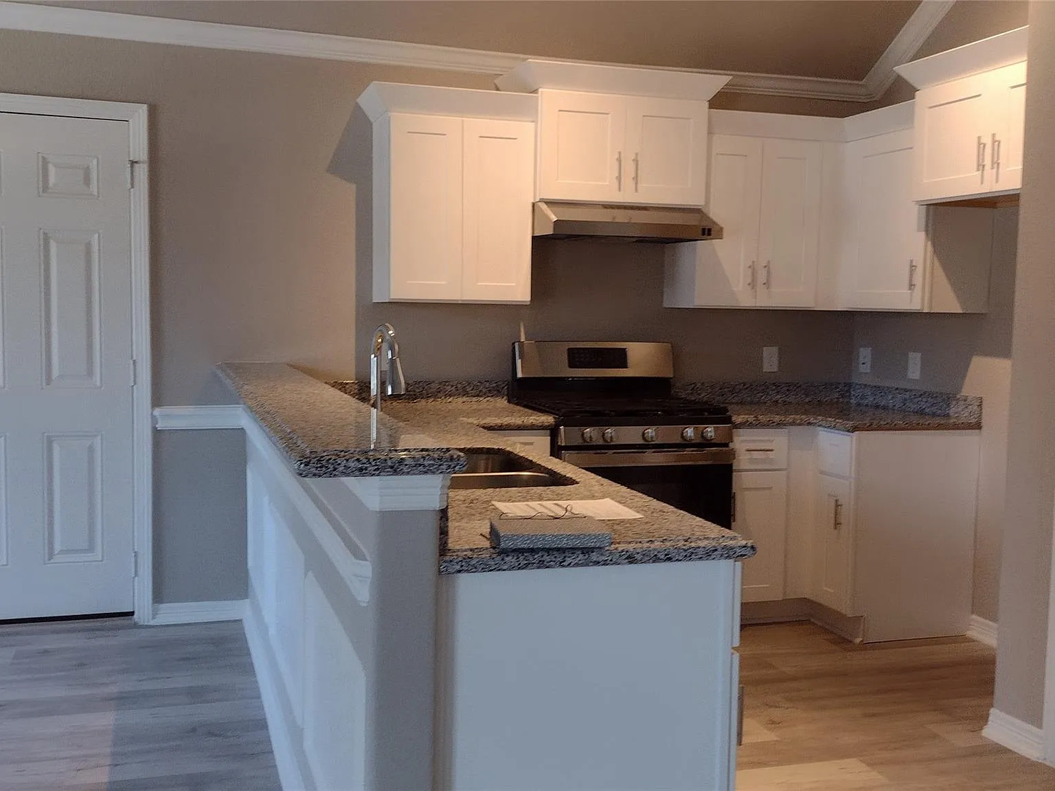 4 bed, 2.0 bath, 1252 sqft, $1,950 — Photo 4