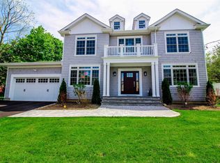 73 Grove St, Glenwood Landing, NY