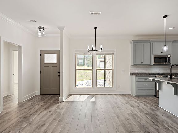 3rd image of 208 Savannah Dr