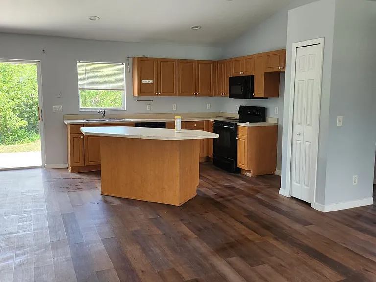 1019 Bandera St — Photo 8