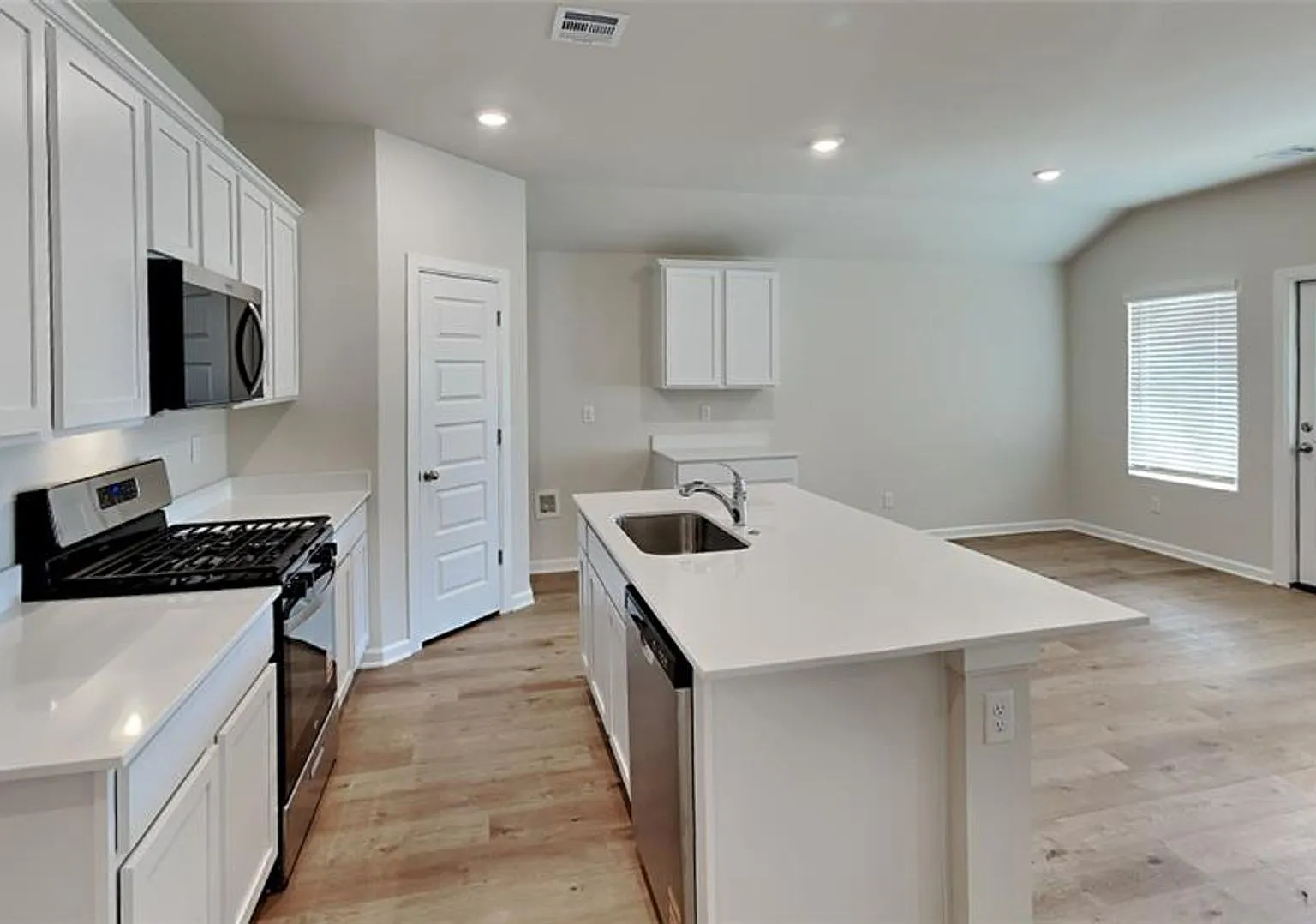 Brand New Luxury 4 Bed 2 Bath Home In Piedmont Schools (With Neighborhood Park And Pickleball Court) — Photo 4