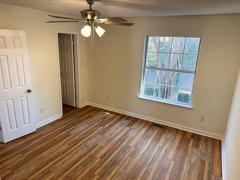 2511 Golden Park Ln — Photo 11