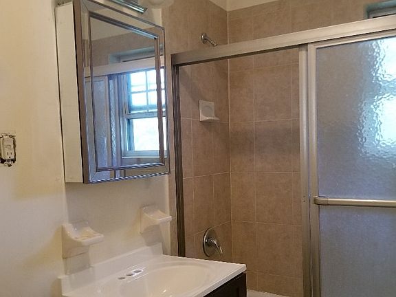 4th image of 24 Hillside Ave #2094185