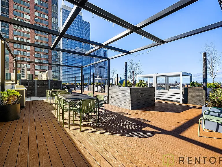 555 W 45th St #101N — Photo 16