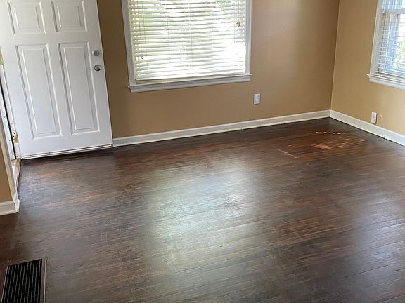 4th image of 2320 Argyle Dr