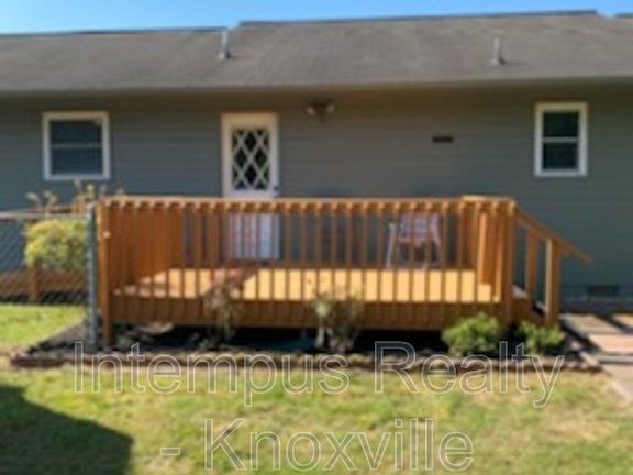 3rd image of 6517 Bay Circle Dr