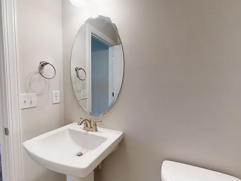 150 Hanover Ct — Photo 7