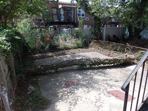 4th image of 1170 E 105th St