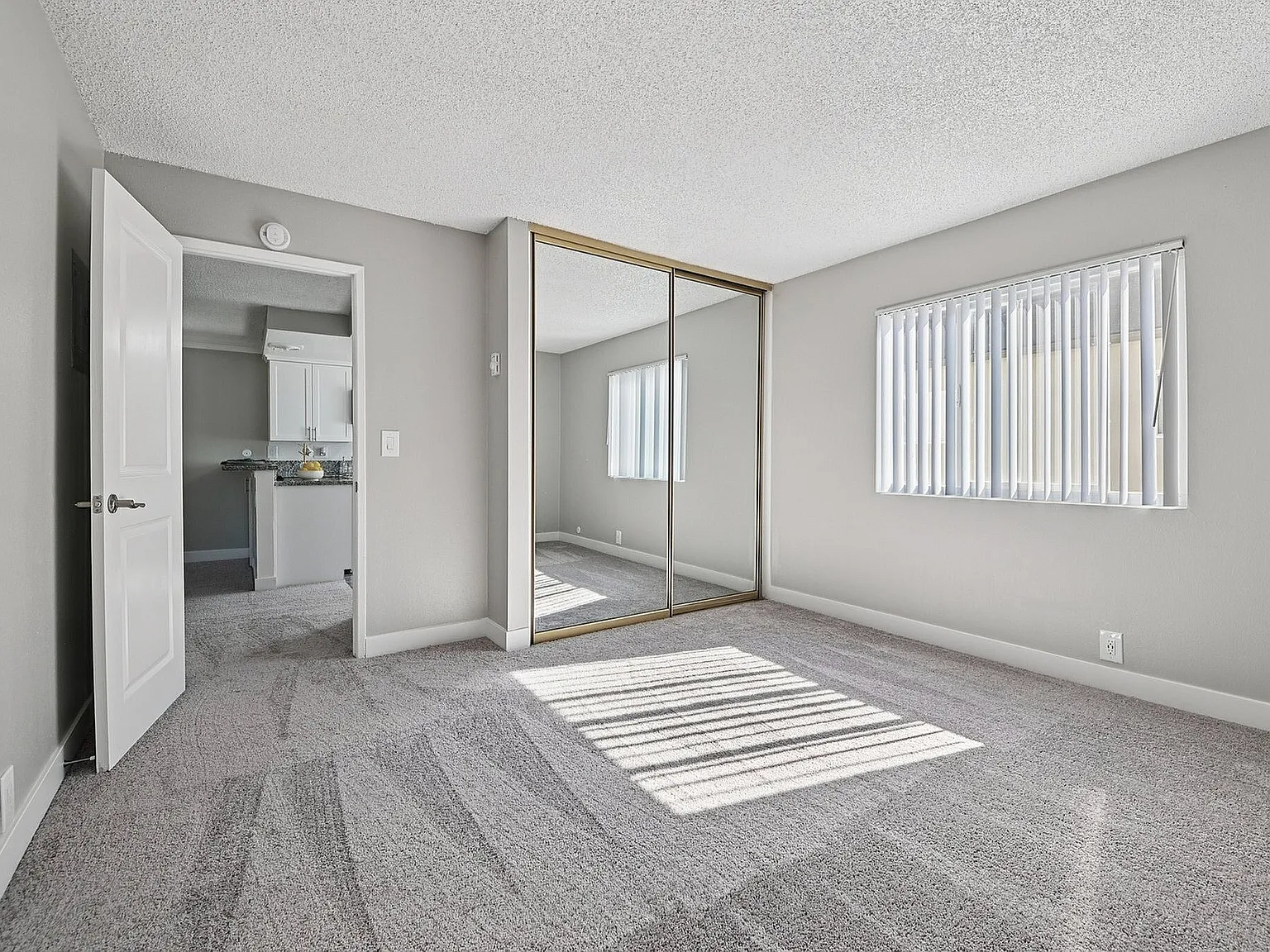 Tustin Parc — Photo 4
