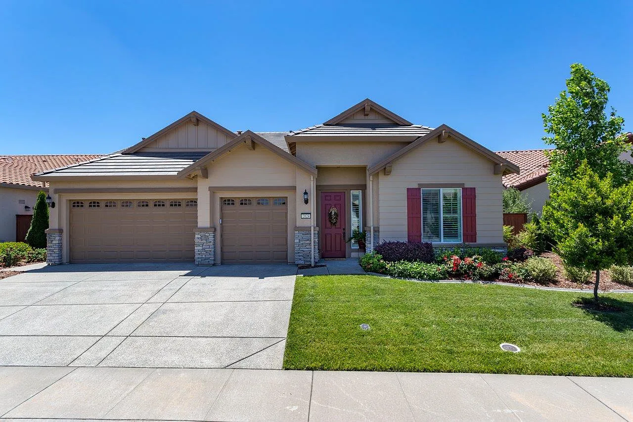 2024 Ashton Dr photo 1