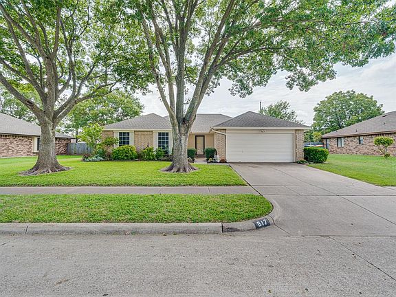 3rd image of 817 Clement Dr