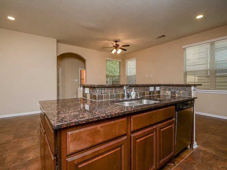 22 Cheswood Manor Dr — Photo 30