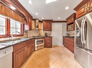 47 Willow Brook Dr, Agawam, MA 01001
