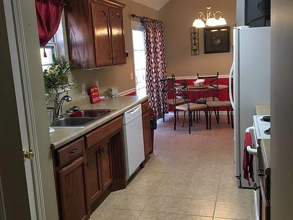 5th image of 129 Buttonwood Dr