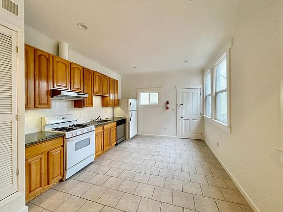 5th image of 117 Clement St