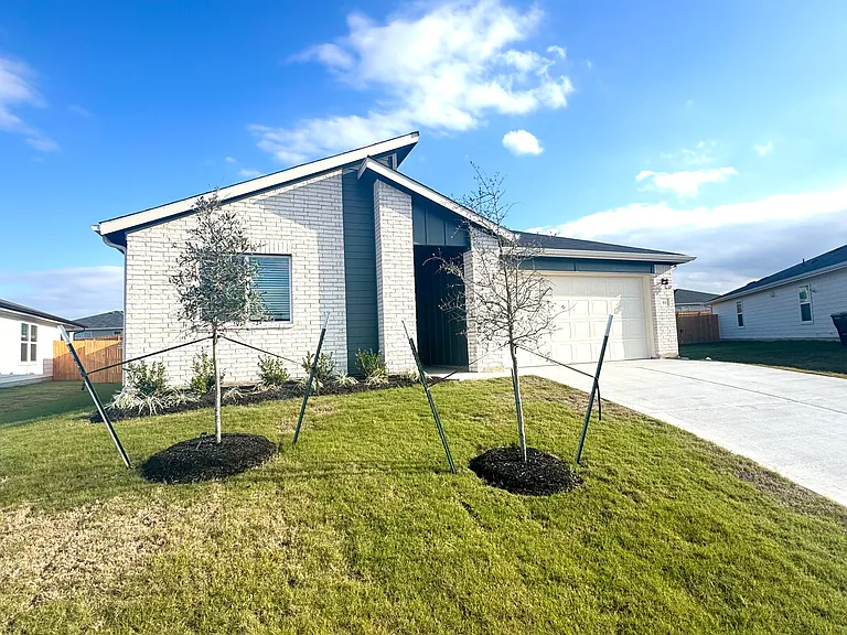 169 Gablynn Cv — Photo 3