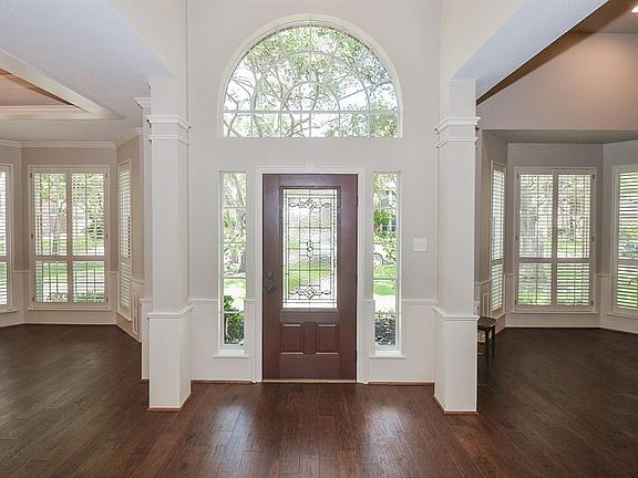 Impressive grand foyer to greet your guests with formals on each side.