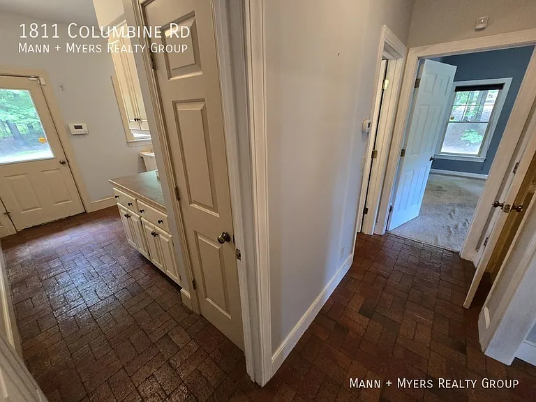 1811 Columbine Rd — Photo 17