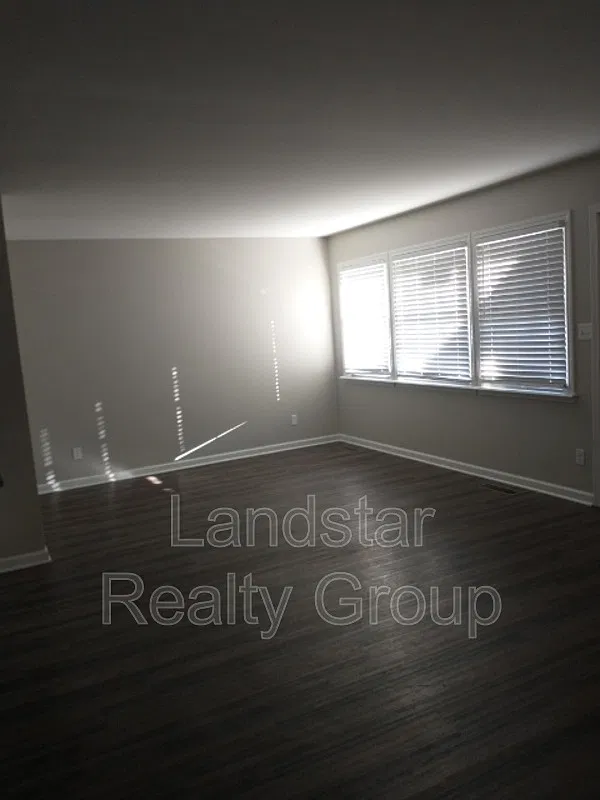 4 bed, 2.0 bath, 2010 sqft, $1,850 — Photo 4